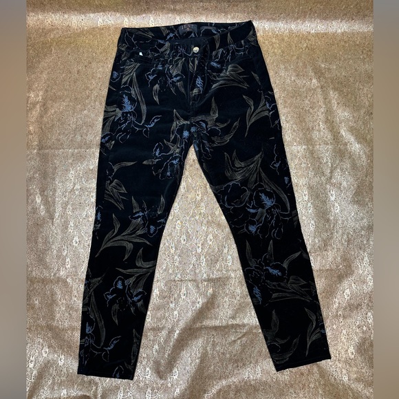 JEN7 - Anthropologie Printed Velvet Skinny Ankle Jeans. Size 6 - Picture 5 of 6